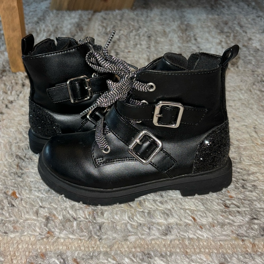 Girls boots